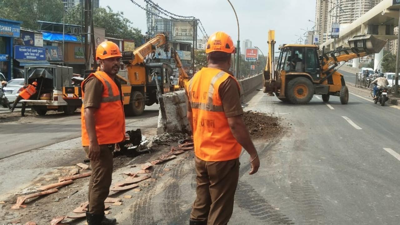 To prevent further accidents, Disaster Management officials spread mud over the oil spill. The damaged vehicle was removed with the help of two cranes and traffic was restored