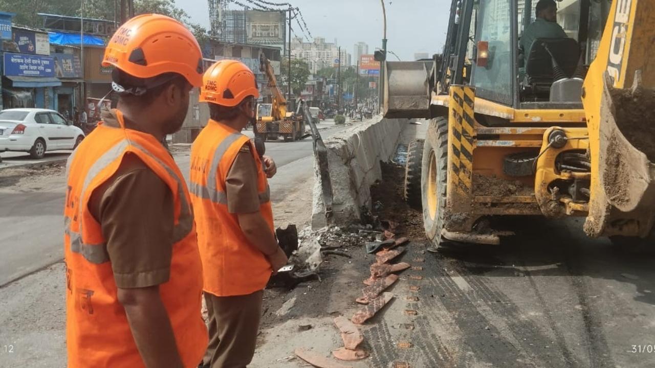 Emergency response teams were quick to act. Personnel from the city traffic police, two crane machines, one JCB, and staff from the Disaster Management Cell with a pickup vehicle were rushed to the site