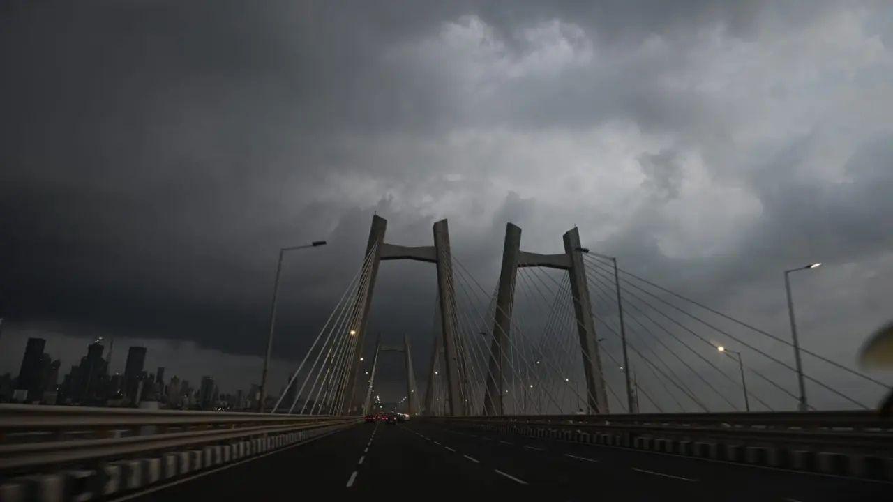 These images not only showcase Mumbai’s unique relationship with rain but also evoke the spirit of the city: undaunted, vibrant, and deeply connected to the rhythms of nature. Pic/ Kirti Surve Parade