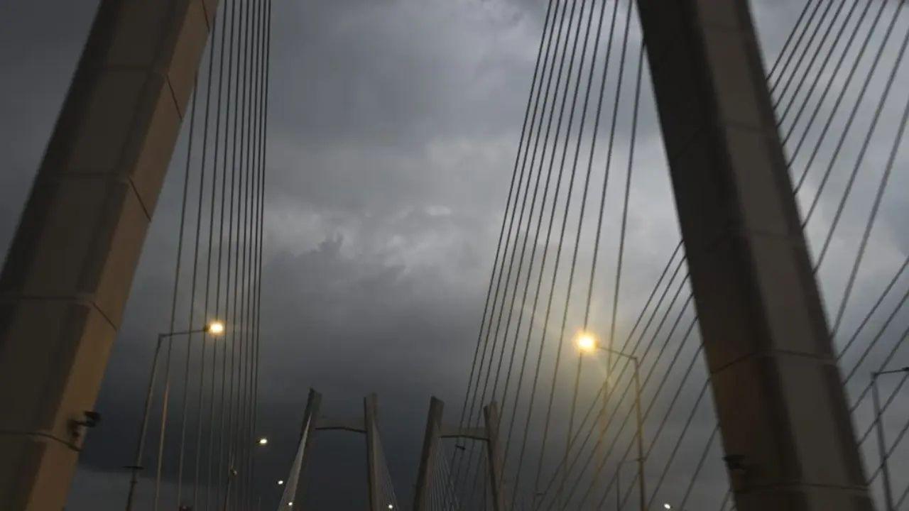 The city’s iconic landmarks, Chhatrapati Shivaji Terminus, Gateway of India, and the soaring Bandra-Worli Sea Link, are captured shimmering under rain, with each image evoking resilience and grandeur. Pic/ Kirti Surve Parade