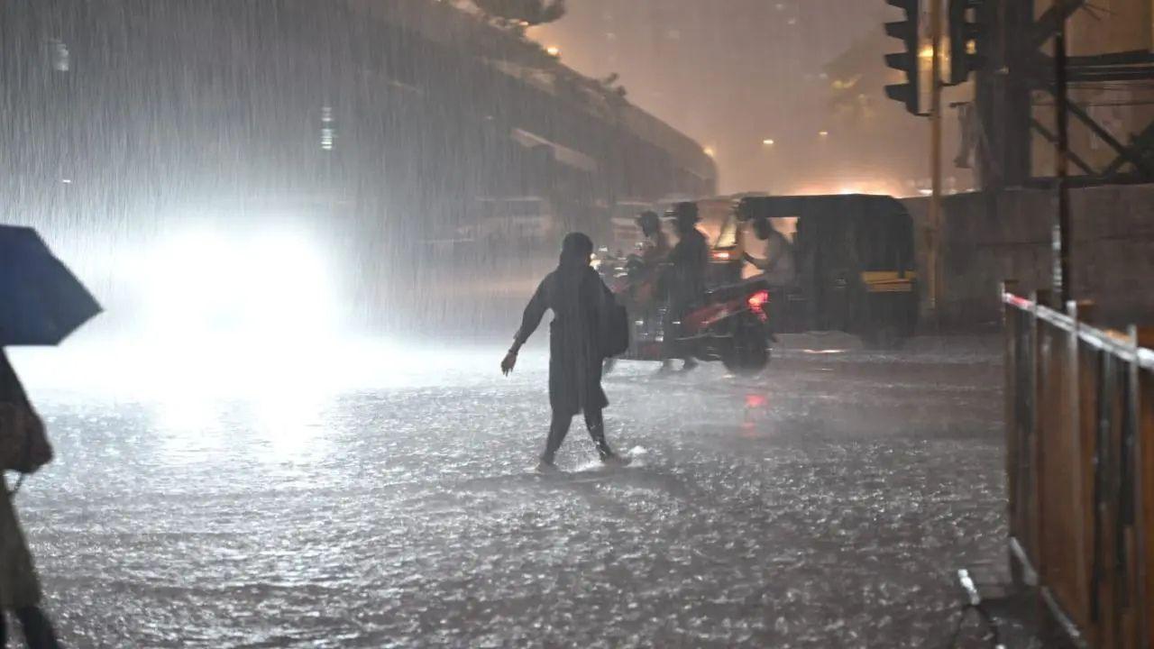 The rhythmic sound of raindrops hitting rooftops fills the air, offering a moment of calm amid the city’s usual rush. Pic/ Satej Shinde