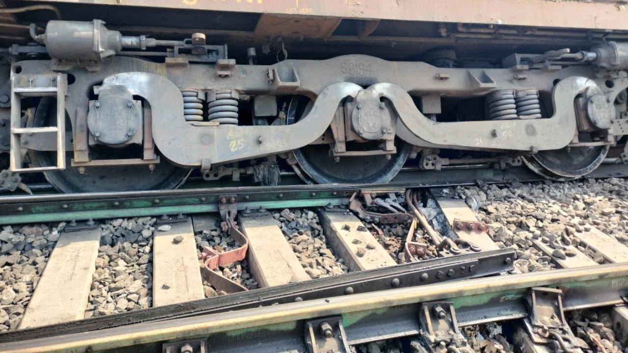 Both the Down and Up lines of the Nandurbar-Surat route are blocked due to the derailment, official sources said