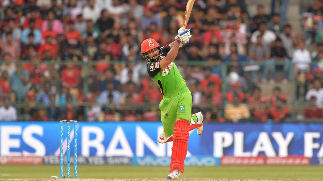 Later, Virat played a knock of 109 runs off just 55 balls. During his iconic knock, the veteran smashed five boundaries and eight maximums