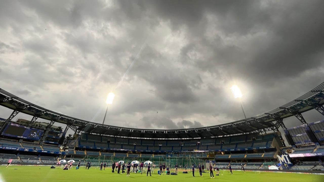 Private weather portal AccuWeather has projected the probability of rainfall at 25 percent on Tuesday and the cloud cover is expected to reach 100 percent, raising concerns over possible match delays or interruptions. Although not guaranteed, even intermittent showers could impact the flow of the game