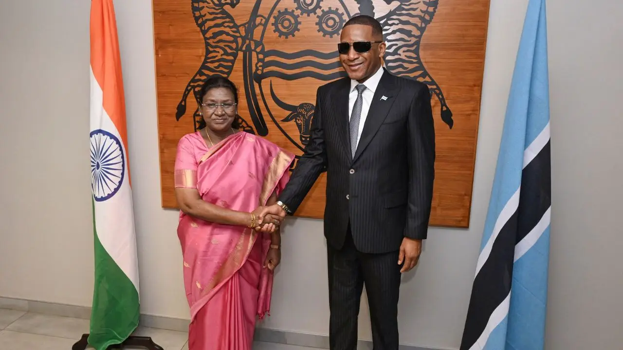 President Draupadi Murmu with Botswana President Duma Gideon Boko in a meeting. (Pics/PTI)