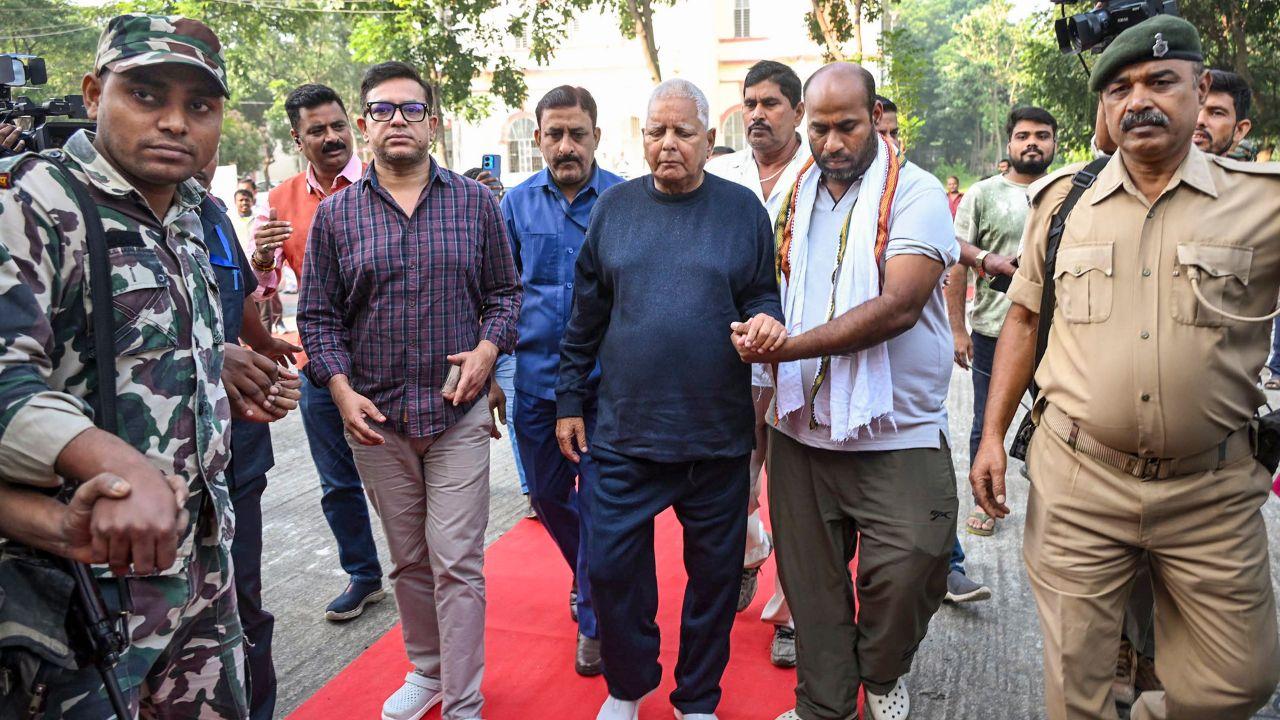 Former Bihar Chief Minister and RJD Chief Lalu Prasad Yadav, along with his wife Rabri Devi and son and Mahagathbandhan Chief Ministerial face Tejashwi Yadav, cast their vote in Patna