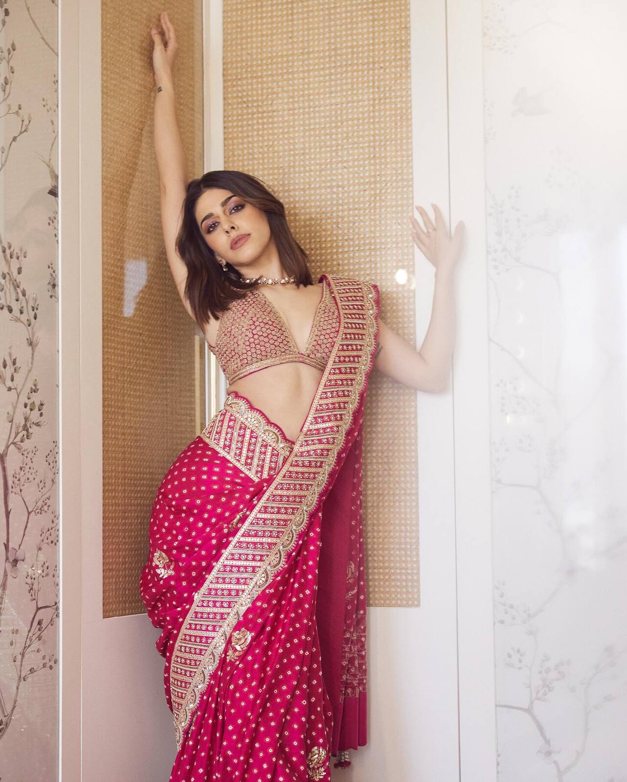 Alaya donned a pink saree, a blouse with a plunging V-neck, and a pallu draping making this pretty look ideal for this wedding season. Alaya chose a shiny makeup look, her eyes were rimmed with kohl and she opted for nude lipstick. 