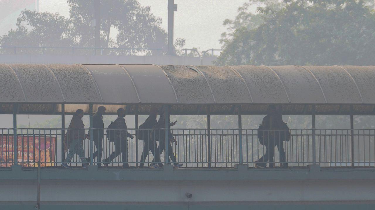 The maximum temperature is likely to settle around 27 degrees Celsius, according to the India Meteorological Department. The weather office has also forecasted shallow fog during the day