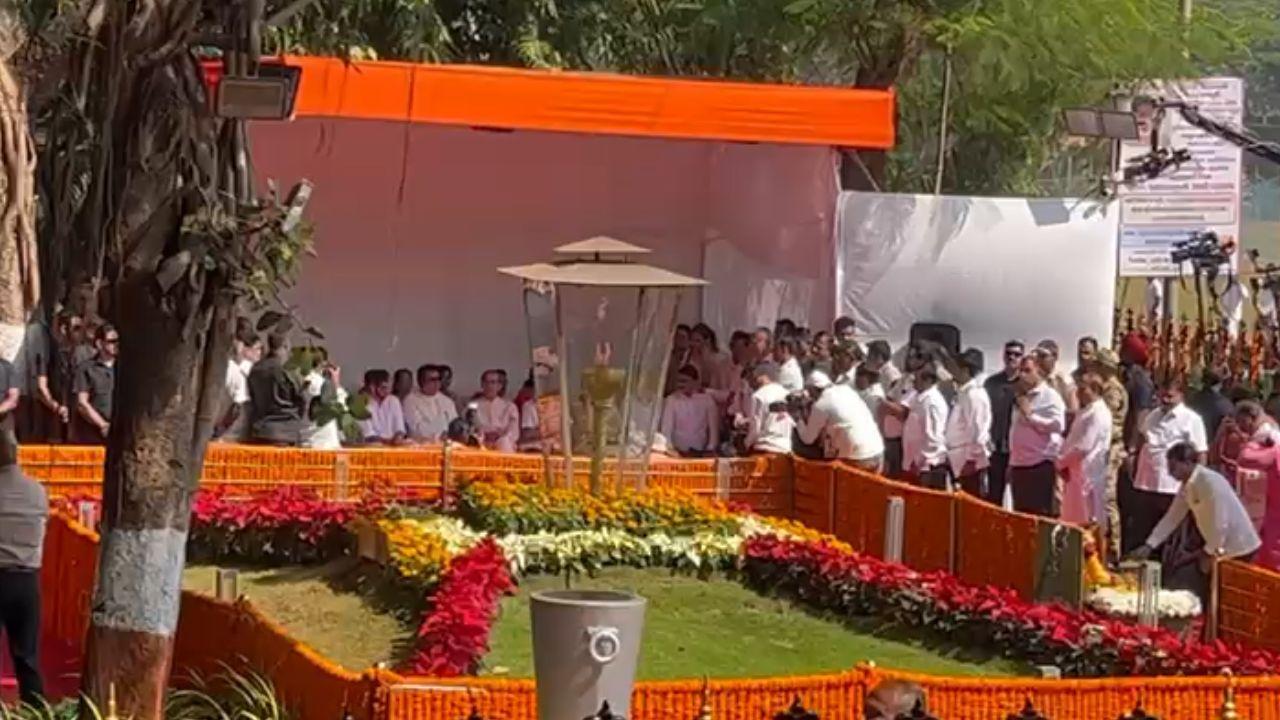 Bal Thackeray's ideology continues to evoke strong emotions among the people and leaders of Maharashtra. The presence of Raj Thackeray and Uddhav Thackeray at the memorial drew considerable public and media attention