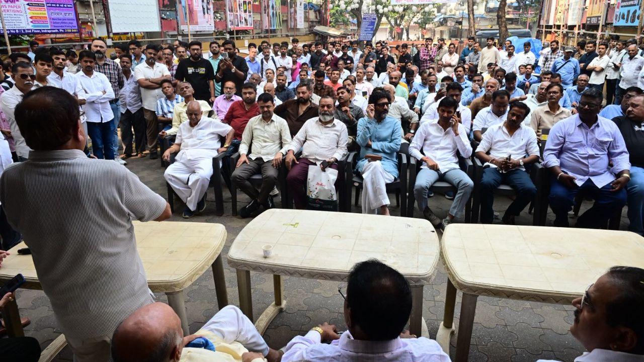 In view of staging a strategically sound protest, association leaders addressed the gathering, calling for a permanent solution to encroachments and road blockages