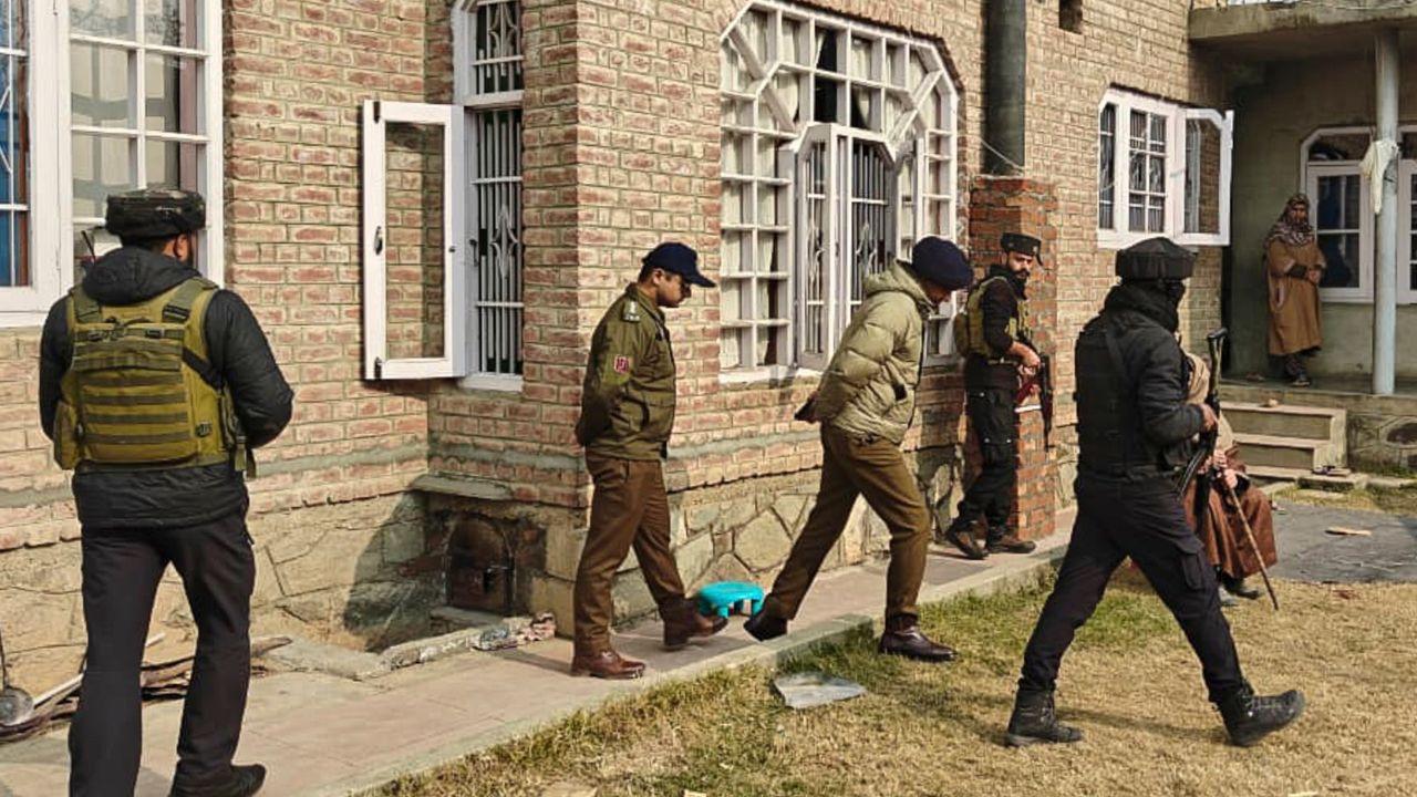 IN PICS: Jammu and Kashmir Police conduct raids in crackdown on Jamaat-e-Islami