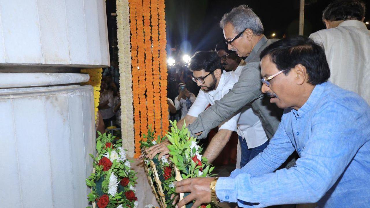 Former Maharashtra Minister and MLA from the Worli constituency, Aaditya Thackeray, also reached Martyrs’ Memorial and paid floral tributes