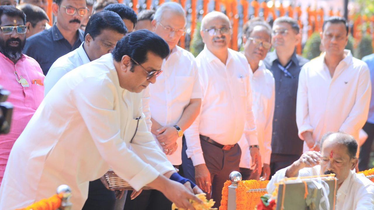 Mumbai LIVE: Thackerays unites at Shivaji Park to honour Balasaheb