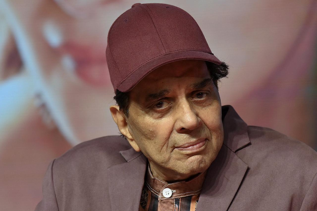 Dharmendra holds the unique record of delivering seven box office hits in a single year (1987), making him the only Bollywood actor to achieve this remarkable feat.