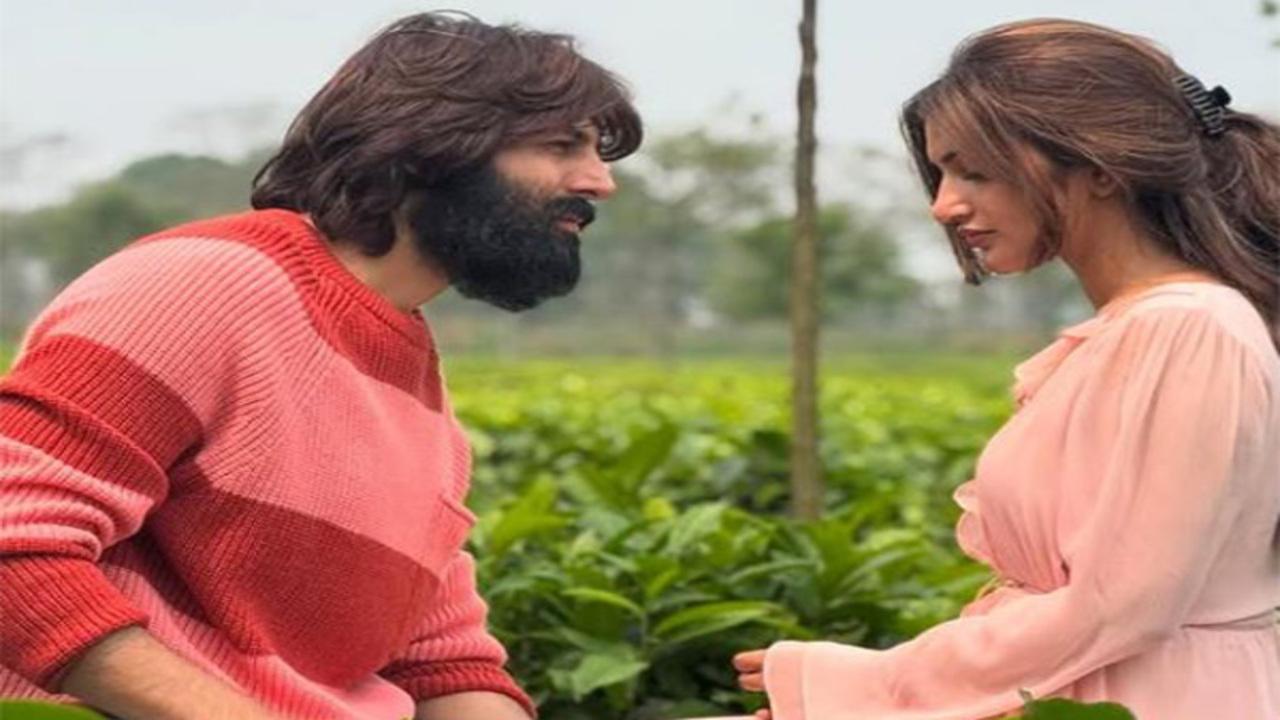 Kartik Aaryan and Sreeleela
Kartik Aaryan and Sreeleela are all set to star together in an upcoming romantic musical film directed by Anurag Basu, titled Tu Meri Zindagi Hai. The film was earlier titled Aashique 2 but was renamed to Tu Meri Zindagi Hai and is slated for a May 2026 release. 