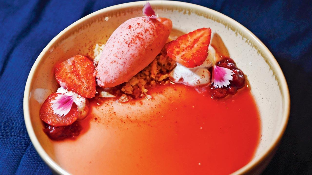 Almond strawberry panacotta