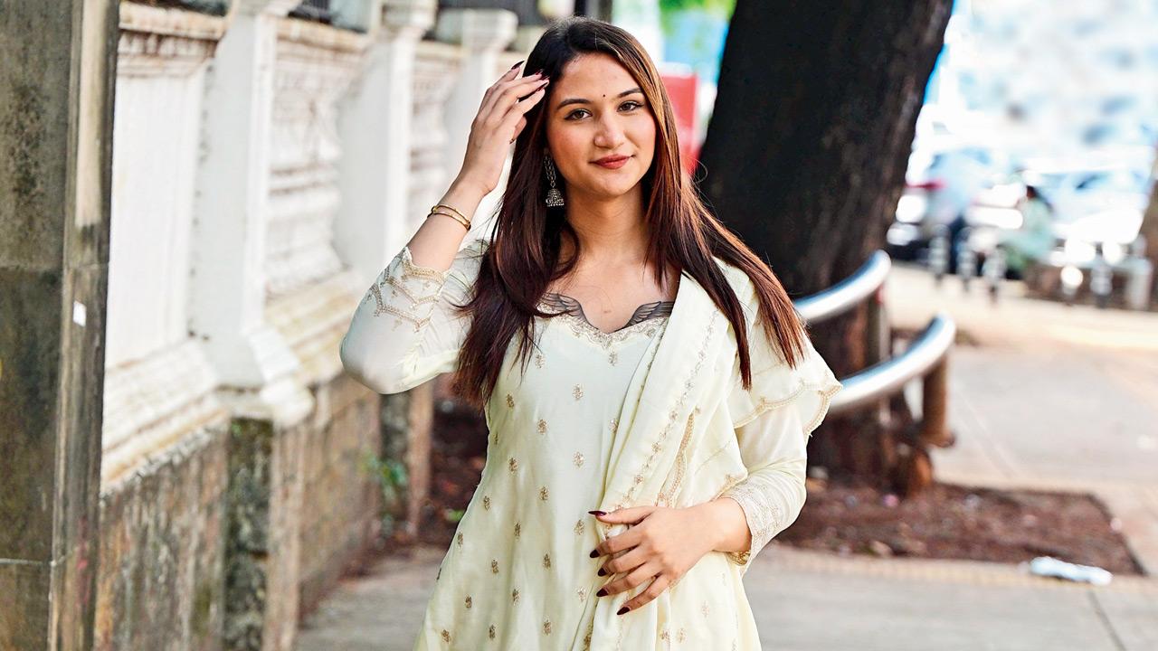 Anaya Bangar walks down a South Mumbai street. PIC/RANE ASHISH