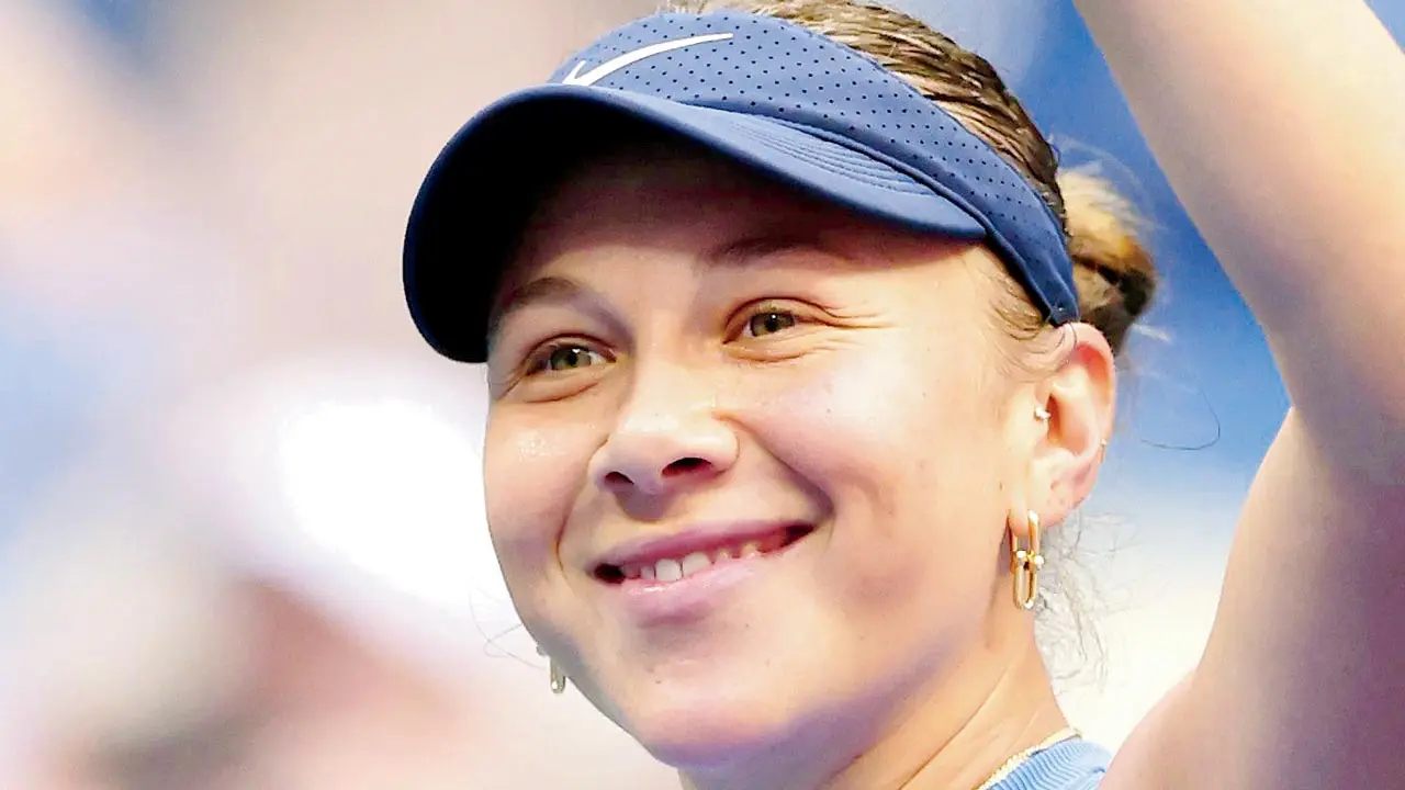 WTA Finals: Anisimova enters semis after beating Swiatek Amanda Anisimova