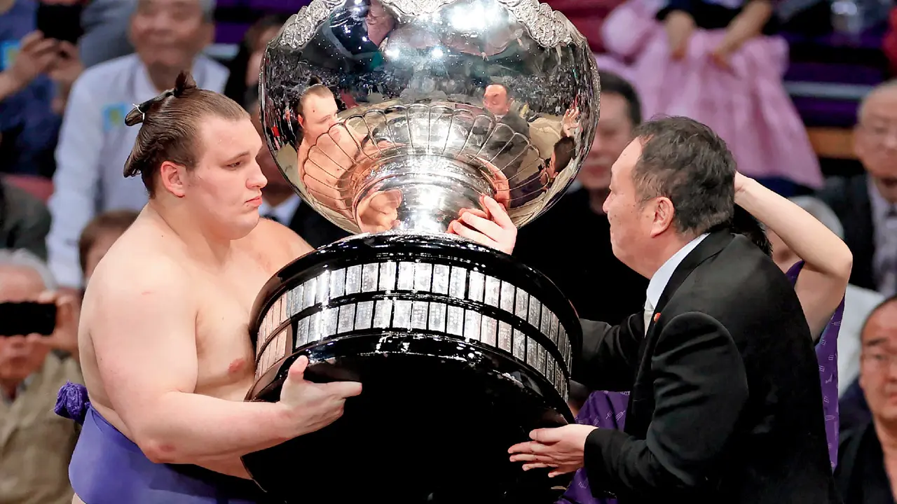 Ukrainian wrestler becomes first from his nation to win a sumo tournament