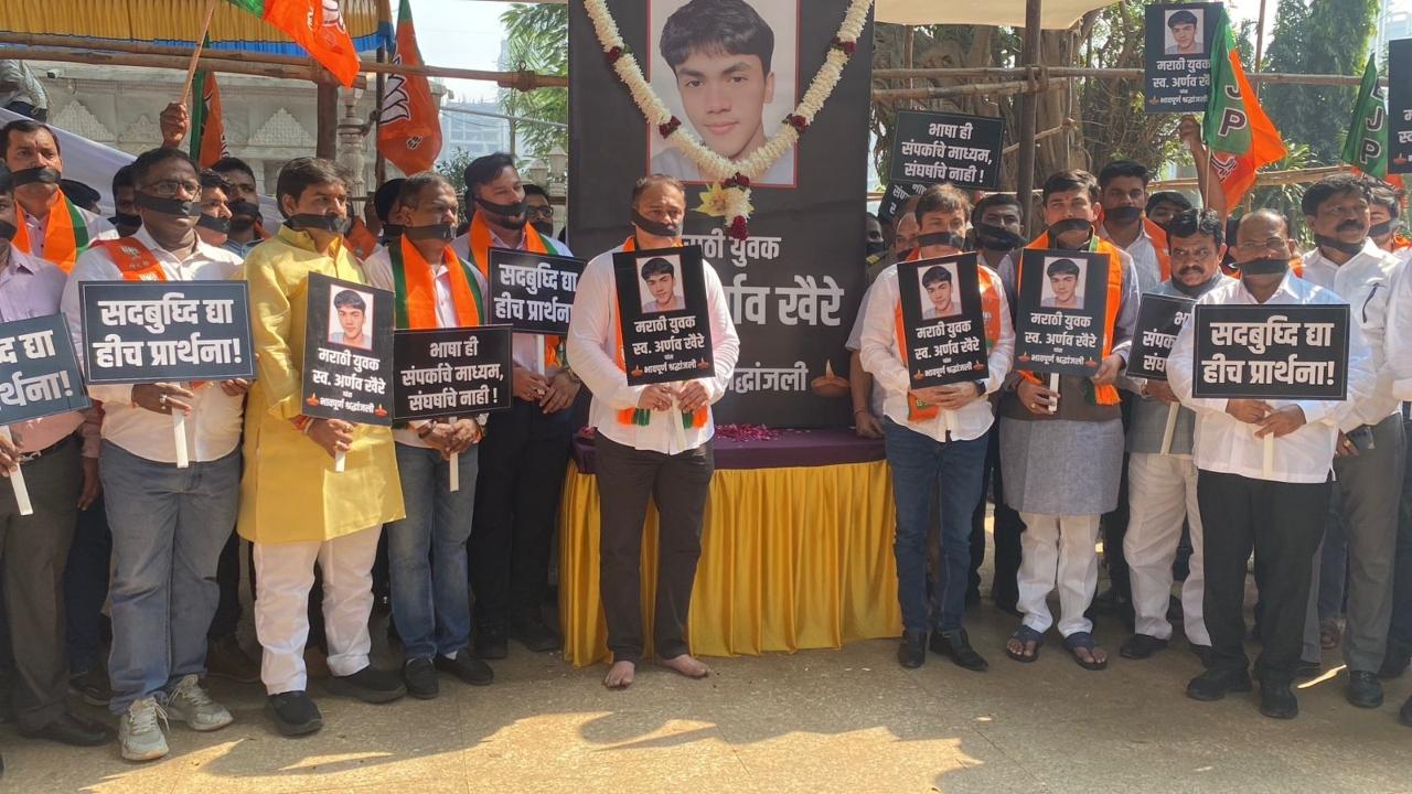 <p>The deceased, a first-year science student, hanged himself at his apartment in Kalyan East on Tuesday evening, an official said.</p>