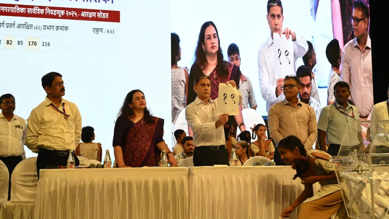 The event took place at Bal Gandharva Rang Mandir in Bandra (West). Pics/Sameer Abedi