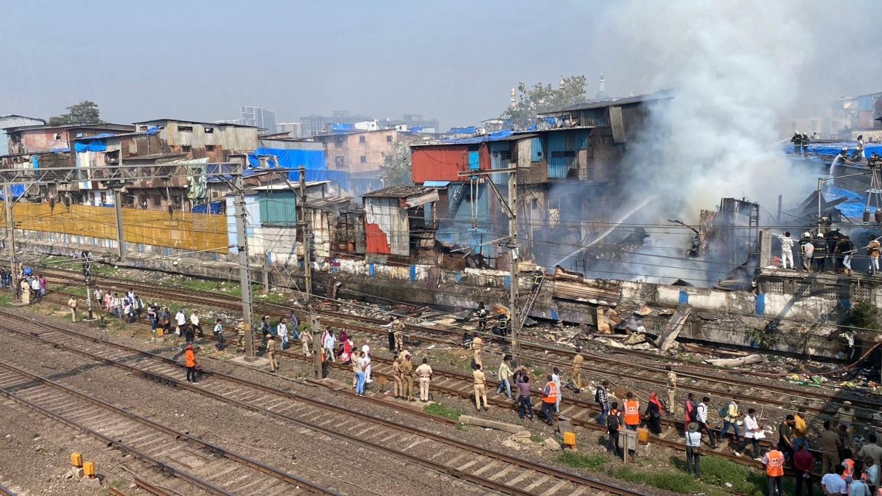 The fire in the huts located inside the Navrang Compound on the 60-foot road broke out at 12.30 pm