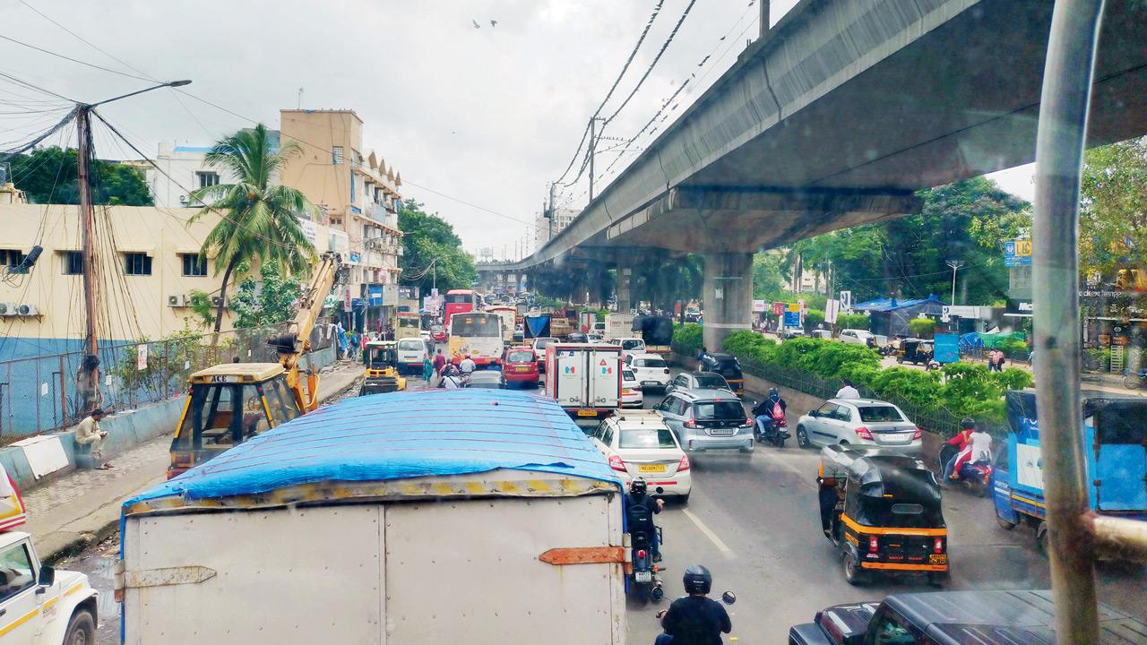 Mumbai: Dedicated bus lane pitched as low-cost solution to Metro 1 congestion