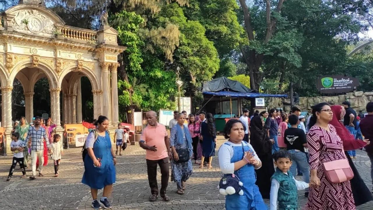 The space was opened as a botanical garden, and is also known as Mumbai's oldest garden. It was inaugurated on November 19 in 1862 by Lady Catherine Frere, the wife of Sir Bartle Frere, Bombay's governor at the time