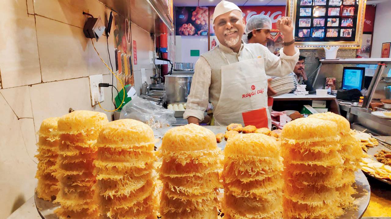 Chef Hardayal Maurya, the man behind the popular Basket Chat at the historic Royal Cafe in Lucknow. PIC COURTESY/WIKIMEDIA COMMONS