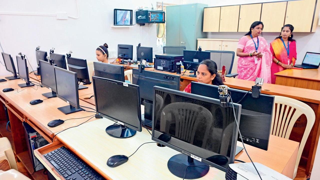 A fully functional, centralised air-conditioned computer laboratory 