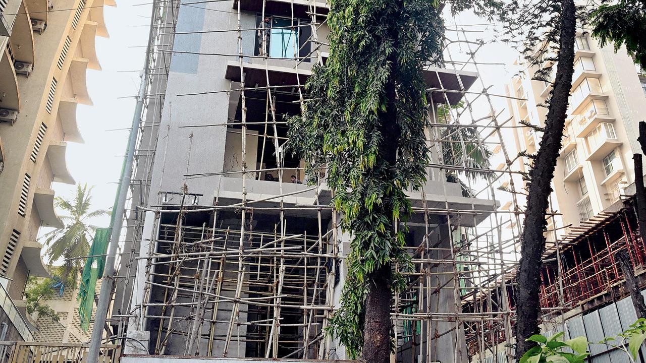 The spot in Khar West where the dentist was seriously injured