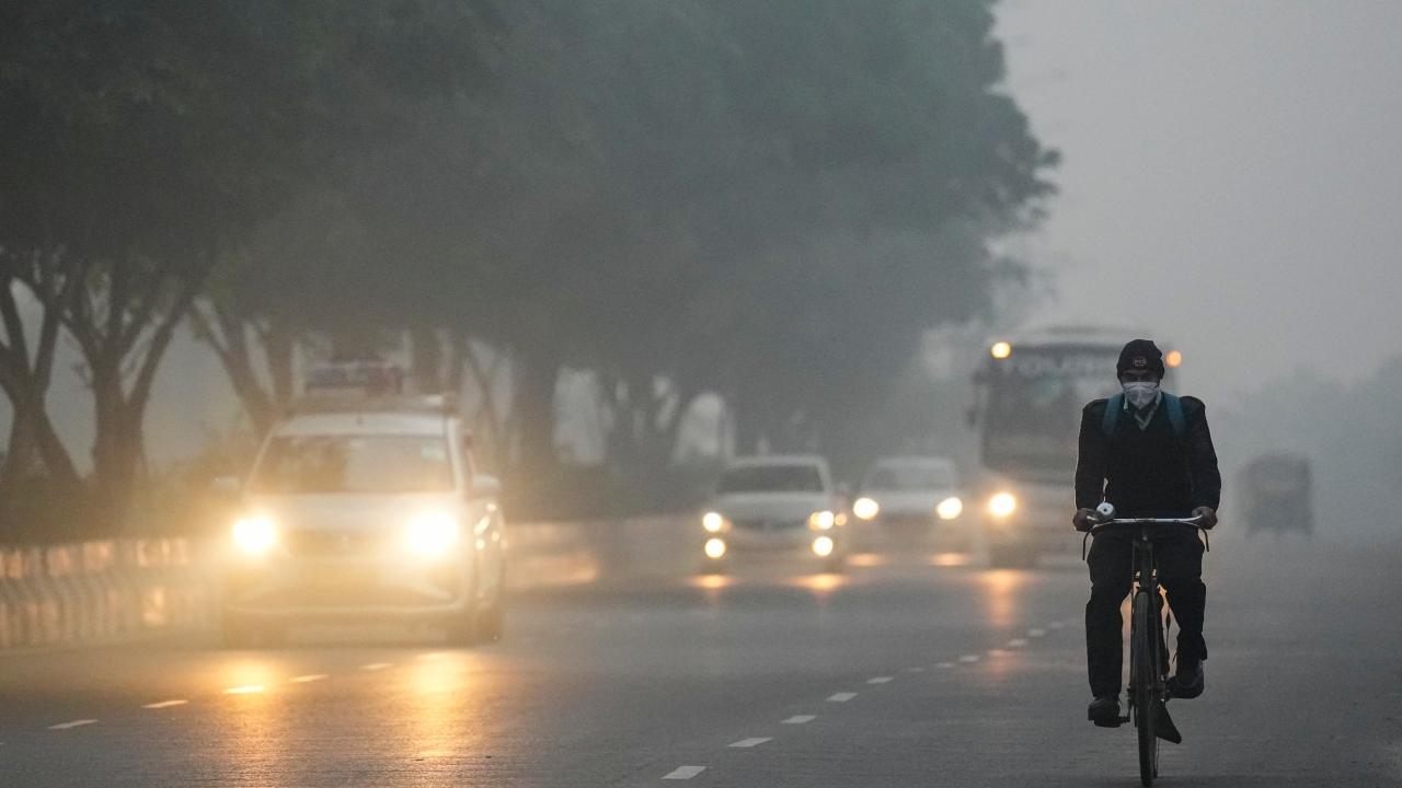 Pollution levels were even worse in some areas: Akshardham recorded an AQI of 420, while Dhaula Kuan stood at 423, both categorised as 