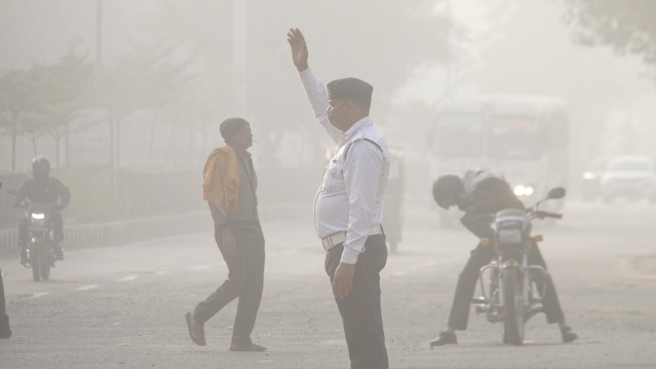 In Photos: Delhi enveloped in toxic smog as air continues to be `very poor`