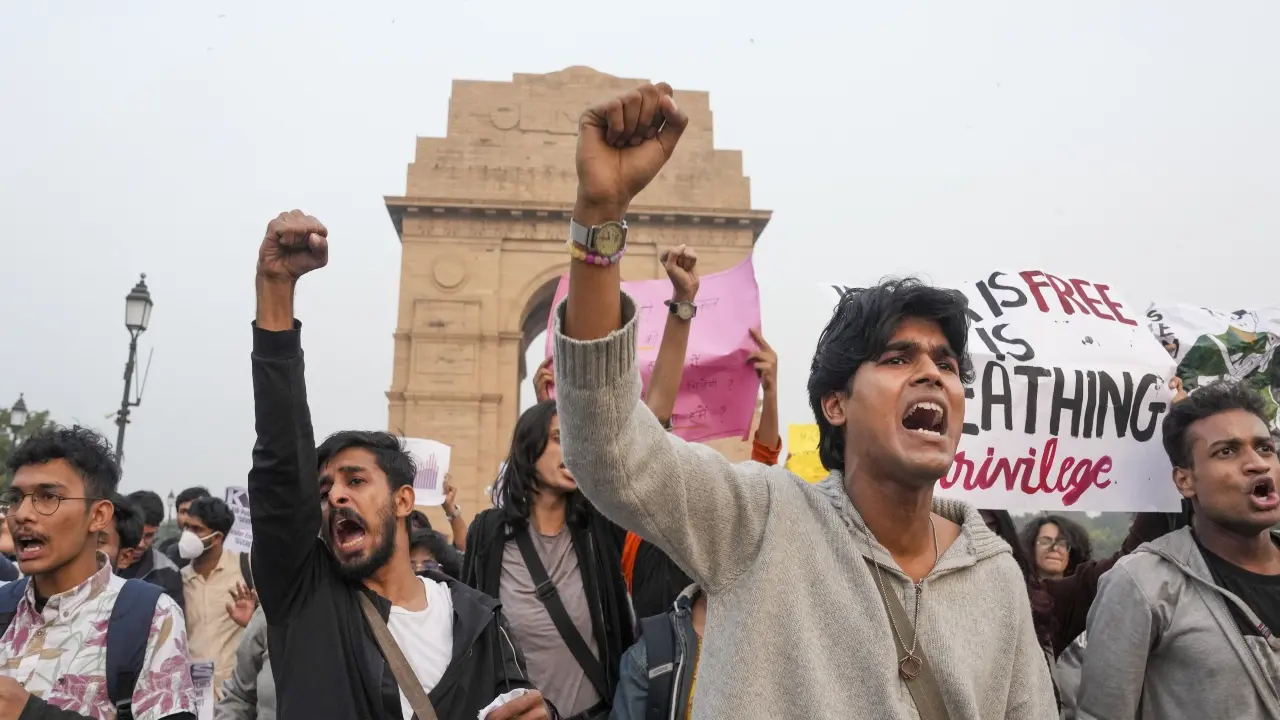 Air pollution crisis: Offices in Delhi to enforce 50 per cent work-from-home 