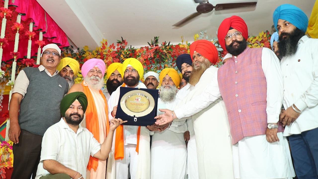 Receiving the award, Shinde said, “I have received many honours in my life, but this one is truly special because it carries the love of the people and the blessings of the saintly tradition”