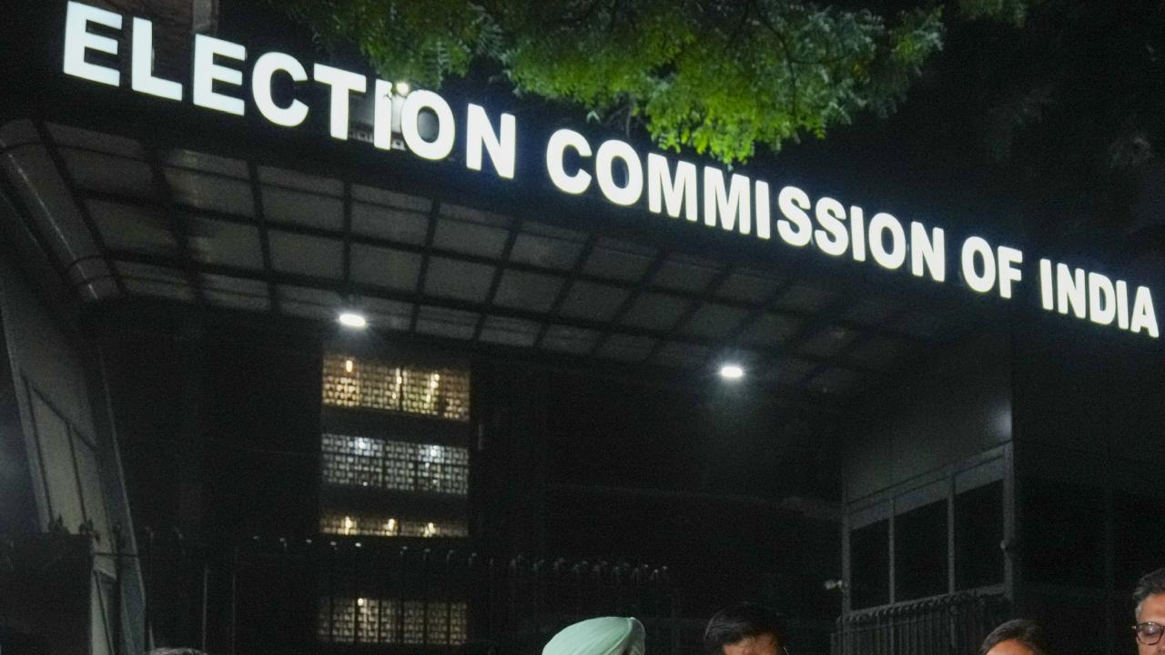 EC extends SIR schedule by by one week; final roll now on Feb 14 The Election Commission on Sunday extended by one week the entire schedule of the ongoing SIR. File Pic/PTI