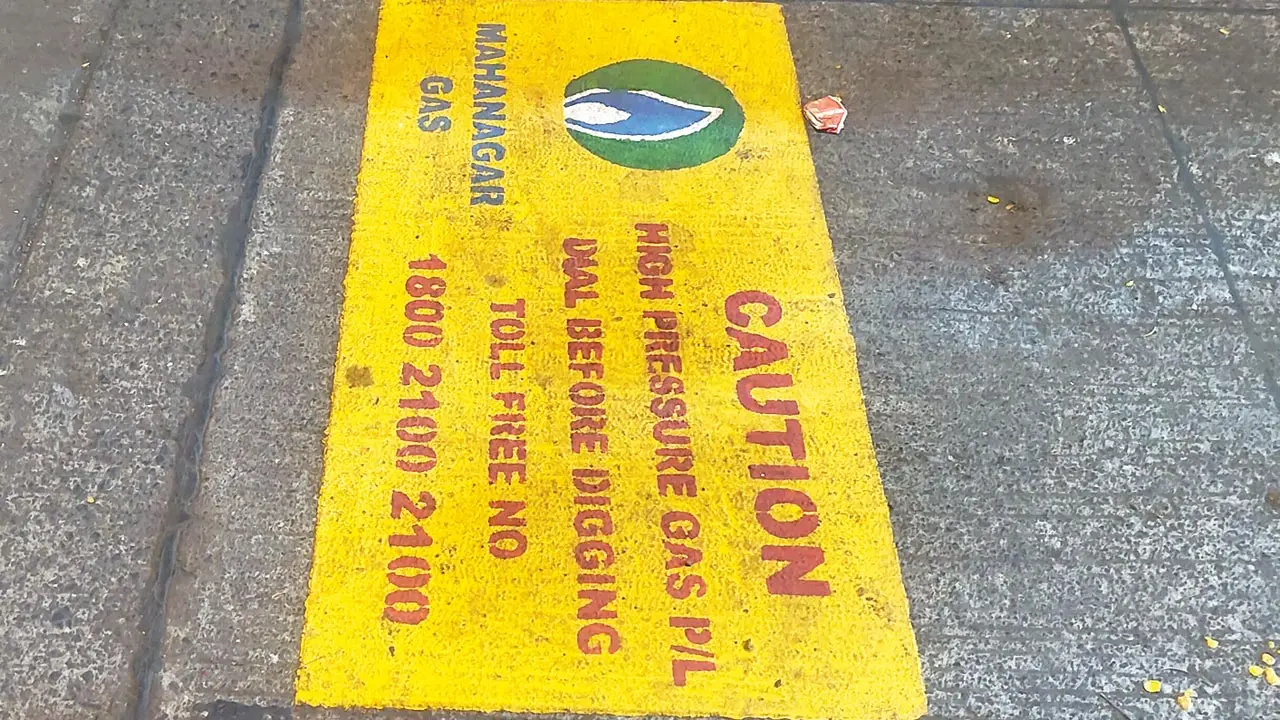 Mahanagar Gas Limited have now begun painting MGL symbols on the roads under which the gas line passes through. Pic/Ritika Gondhalekar