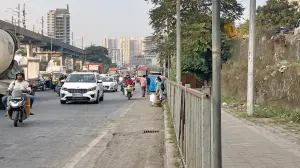 Goregaon’s footpath shunned as overgrown trees force pedestrians onto highway