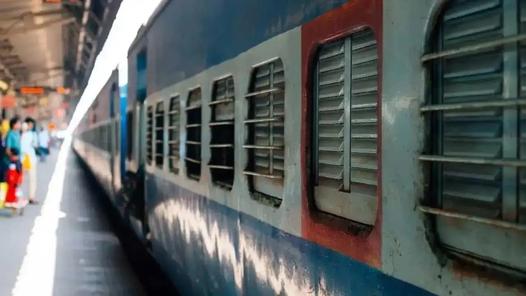 Bomb threat message found on Mahanagri Express train in Maharashtra