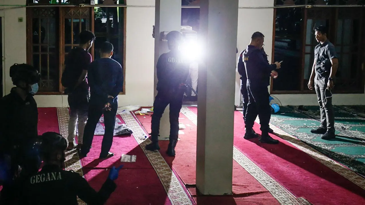 Multiple explosions shake mosque in Indonesian high school, injure 54