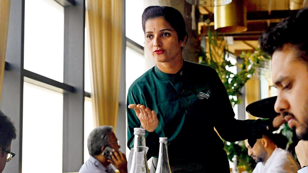 Potdar communicating with guests  at Ishaara