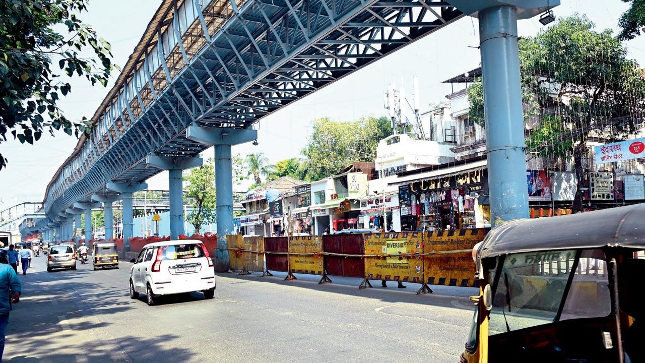 The section of SV Road in Borivli West, where 12 unnecessary crossings have been blocked. Pic/Sayyed Sameer Abedi