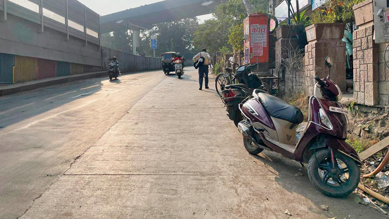 The road that connects LBS Marg to Vikhroli railway station has no footpath