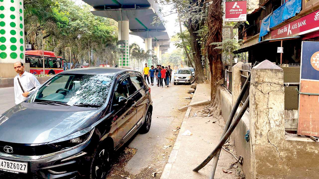 Pedestrians forced to walk on the road