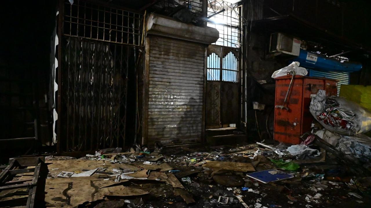  According to the resident, Saba ran out screaming for help, prompting Hussain to enter the structure to rescue them. “He went in and fainted himself,