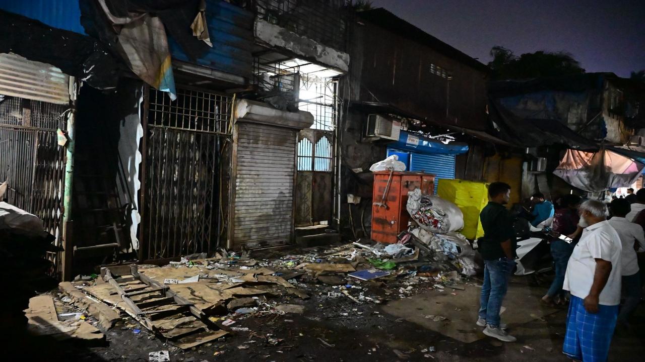 A local resident, requesting anonymity, claimed that Saba and Ansari, who are siblings, had been cleaning scrap metal using chemicals. “They didn’t know the potency of the chemicals and mixed too much, which caused fumes and suffocation,” he said