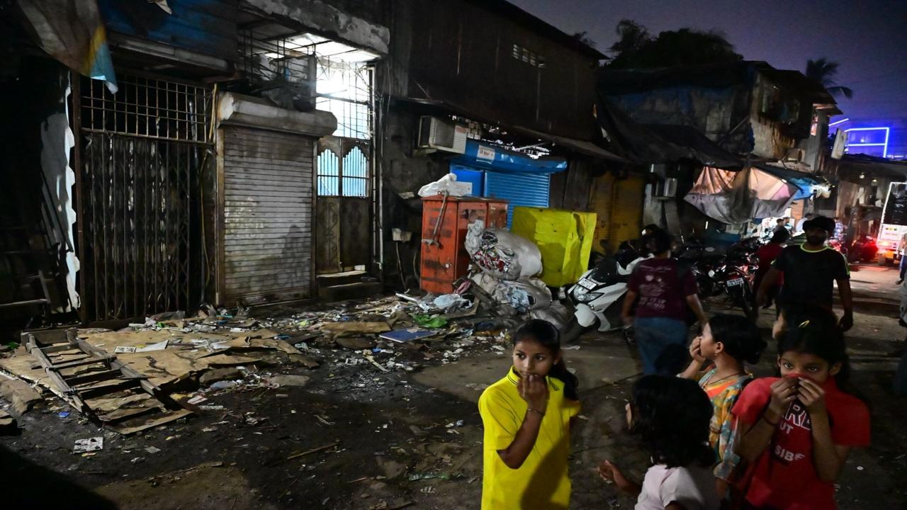 The Mumbai Fire Brigade has continued search operations at the site, while NDRF has been placed on alert as a precautionary measure. Officials say the exact chemical involved is still being verified. Authorities are investigating the cause of the leakage and whether hazardous materials were being stored or handled without safety measures