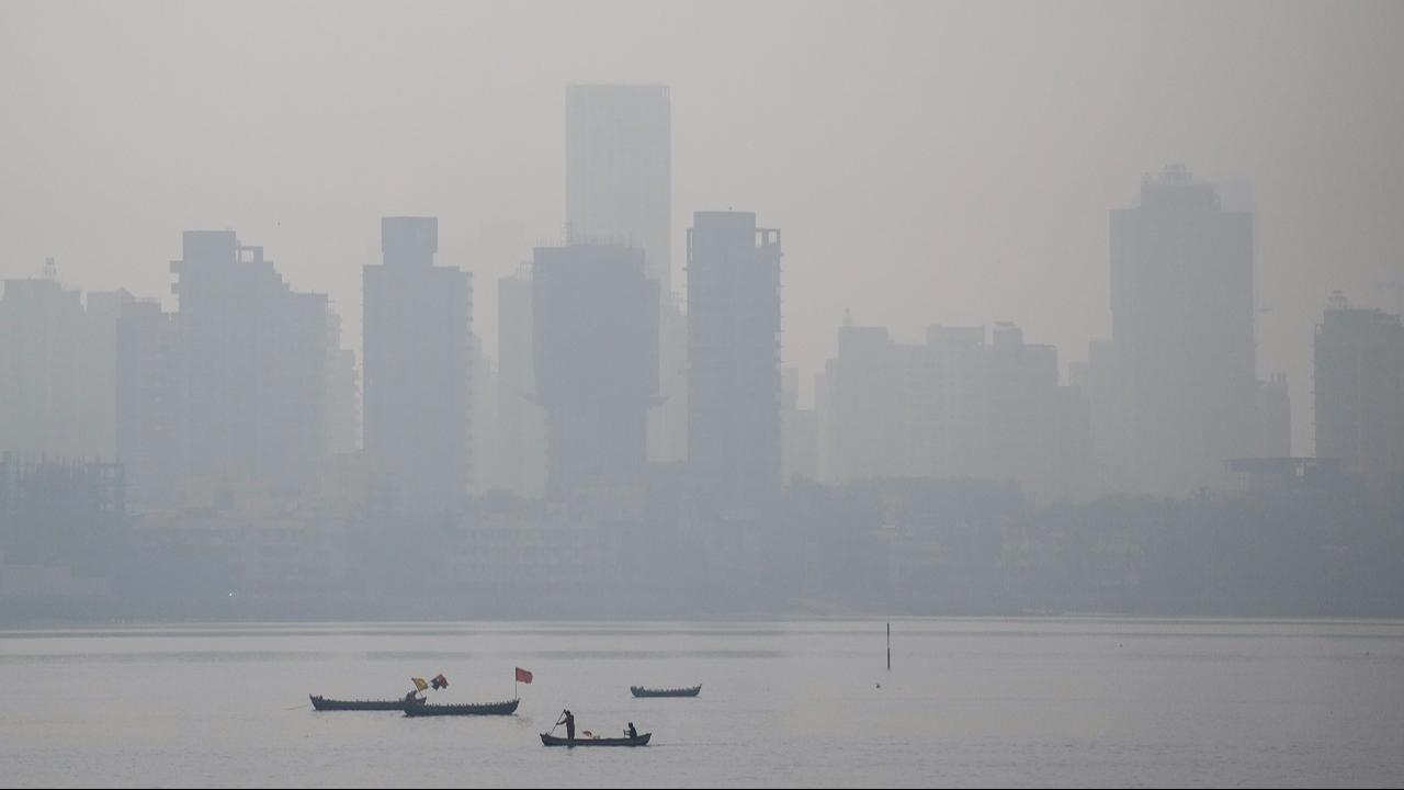 Mumbai weather updates: City wakes up to cooler morning, dense smog and rising pollution concerns