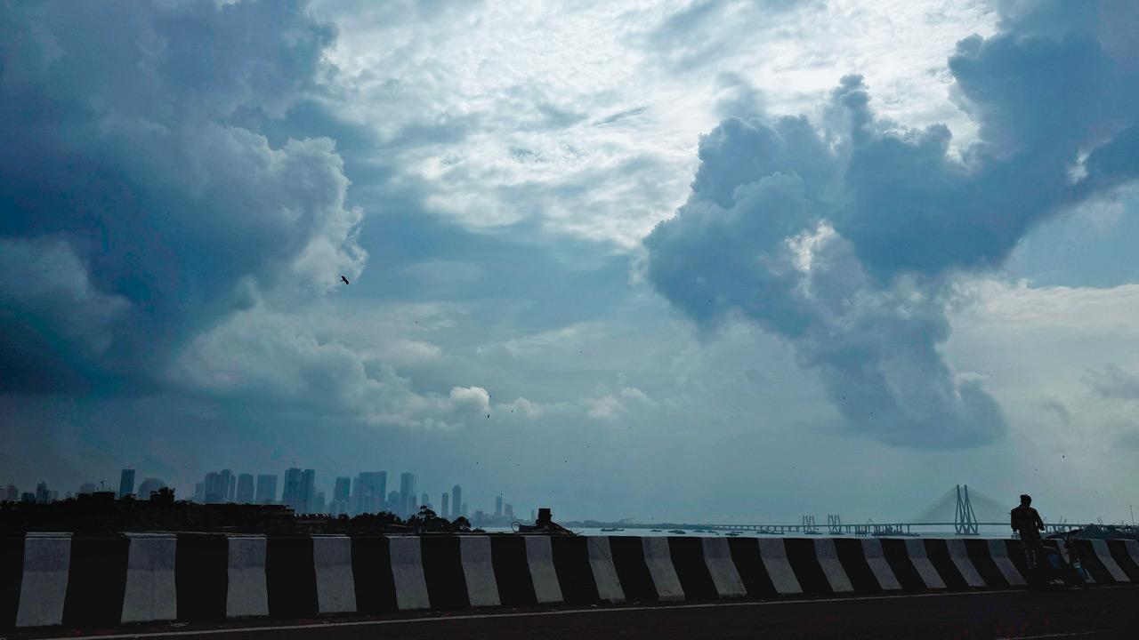 Mumbai weather update: Rain in city to go away completely by mid-November The sky above Bandra Reclamation is covered by clouds on Tuesday evening. PIC/NIMESH DAVE