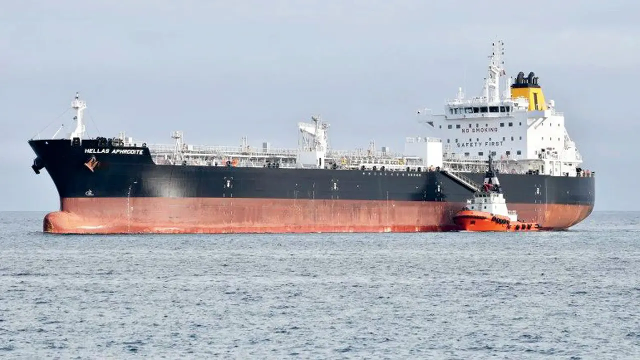Pirates hijack tanker sailing from India to South Africa off Somali coast